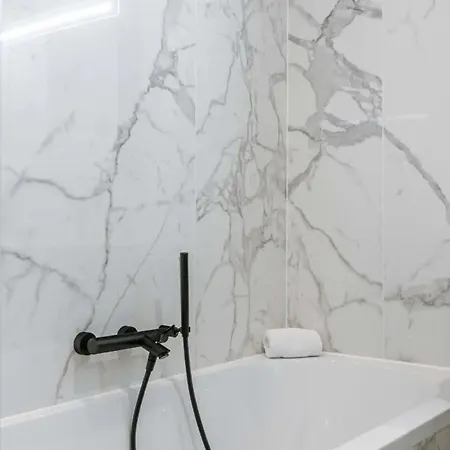 Poseidon Luxe Gelijkvloers Met Tuin ,terras En Gratis Parking * 크노케-하이스트