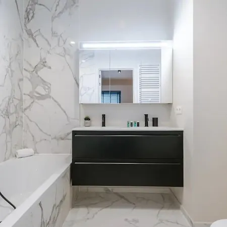 Poseidon Luxe Gelijkvloers Met Tuin ,terras En Gratis Parking