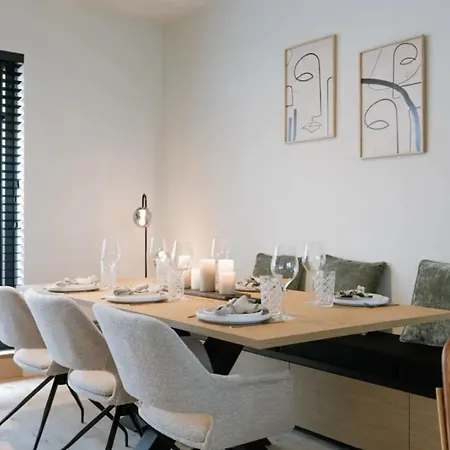 Poseidon Luxe Gelijkvloers Met Tuin ,terras En Gratis Parking 아파트 크노케-하이스트