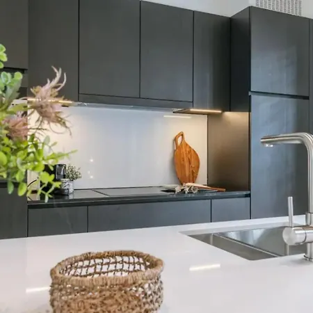 Poseidon Luxe Gelijkvloers Met Tuin ,terras En Gratis Parking *