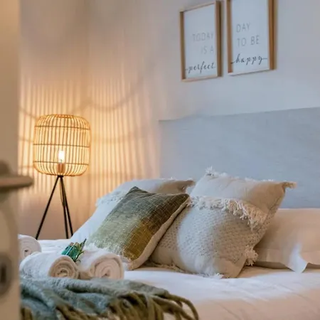 Poseidon Luxe Gelijkvloers Met Tuin ,terras En Gratis Parking 아파트 크노케-하이스트